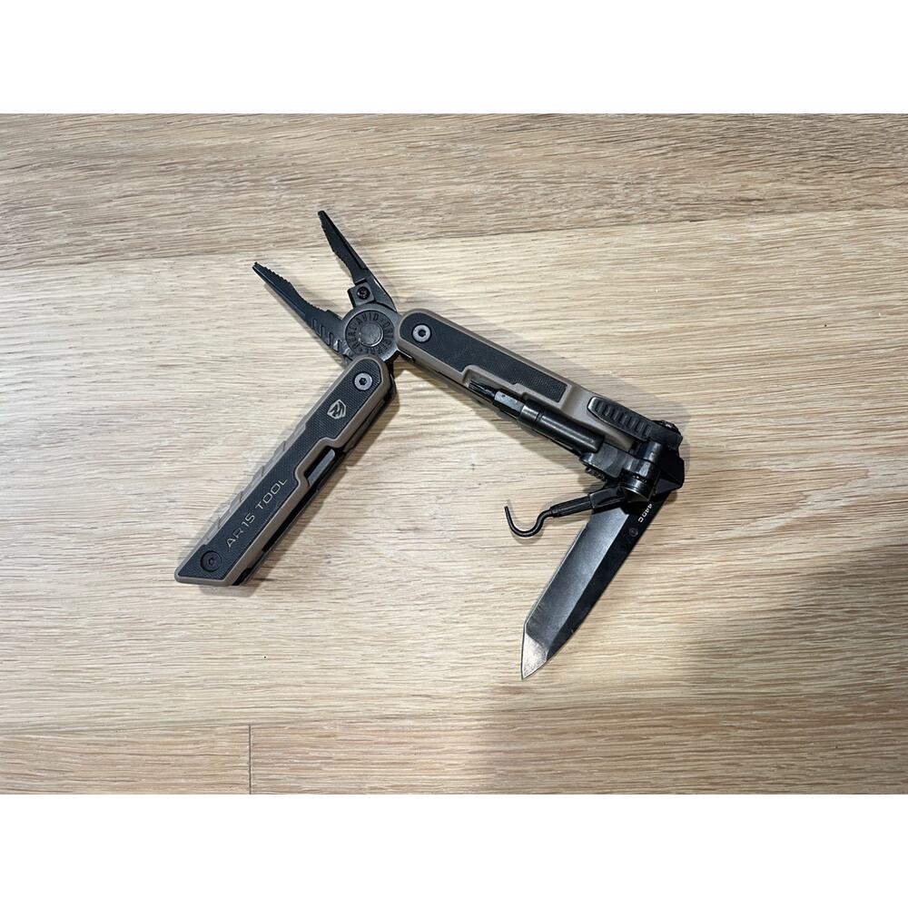 Real Avid Multi-Tool AR15 Hunting Rifle Tool Pliers Knife One attachment missing